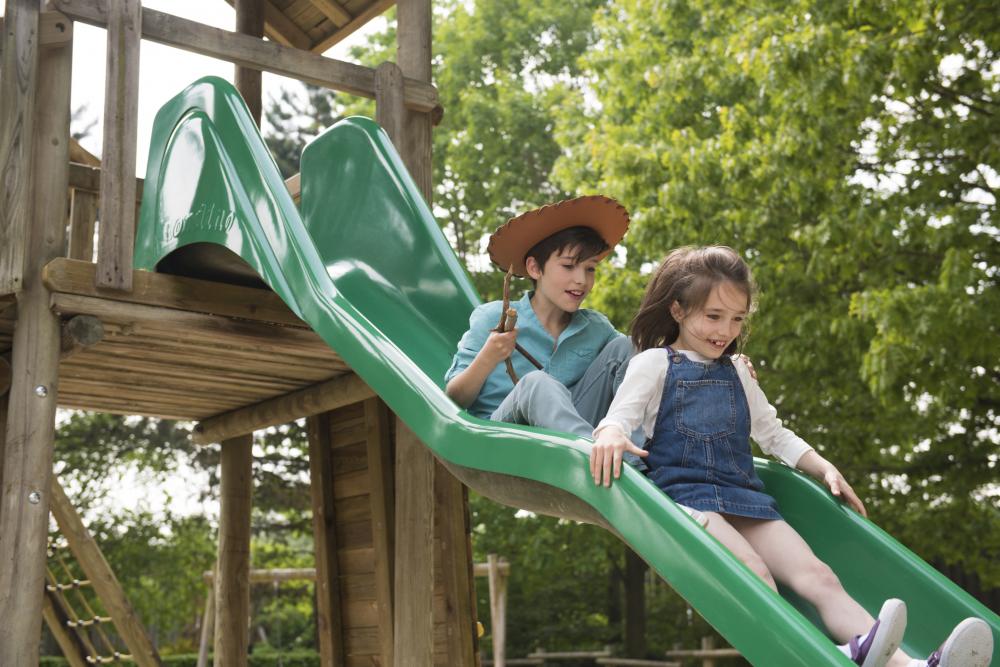 Disneyland®️ Paris: Davy Crockett w/Ferry & Park Passes Included